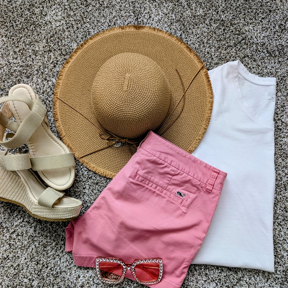 ✨ Vineyard Vines Women’s Shorts – Size 6 ✨